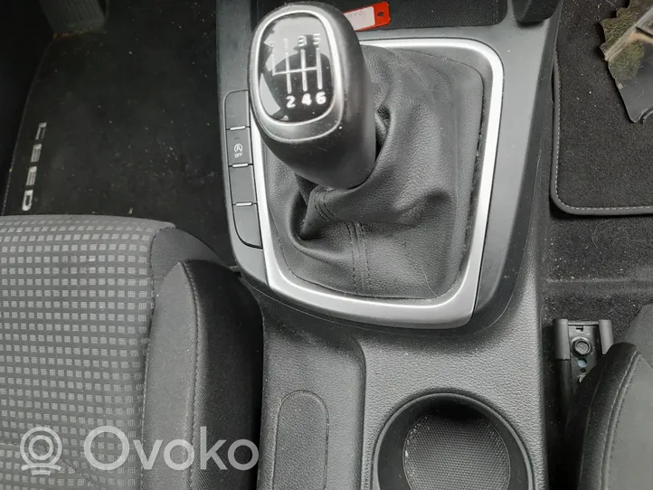 KIA Ceed Gear shift switch/knob 