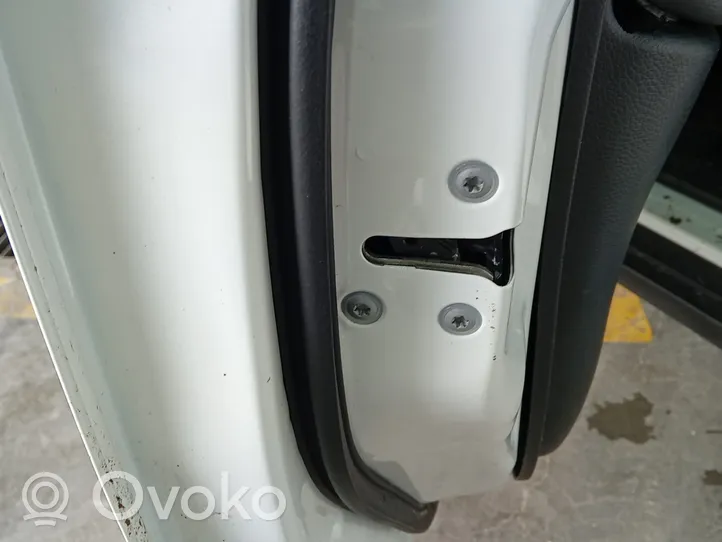 Nissan X-Trail T32 Coupe door lock (next to the handle) 