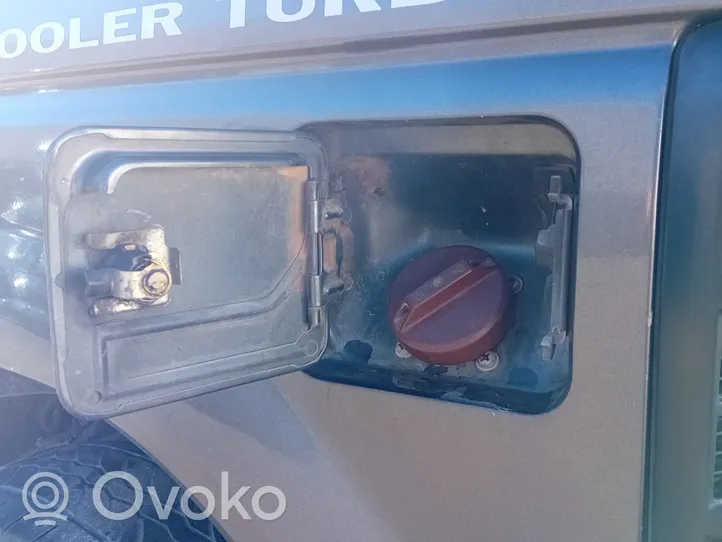 Mitsubishi Pajero Bouchon, volet de trappe de réservoir à carburant 