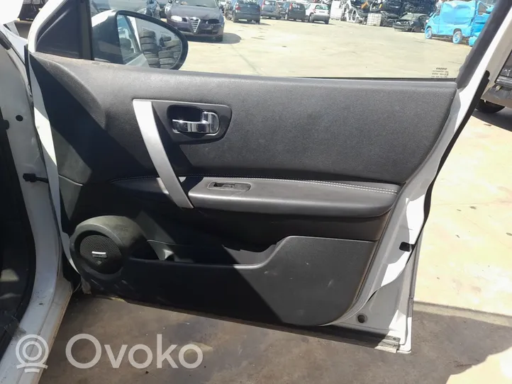 Nissan Qashqai+2 Apmušimas priekinių durų (obšifke) 