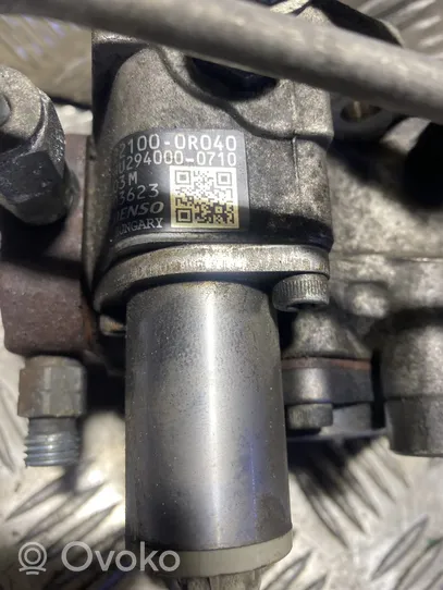 Toyota Avensis T270 Pompa wtryskowa wysokiego ciśnienia 221000R040