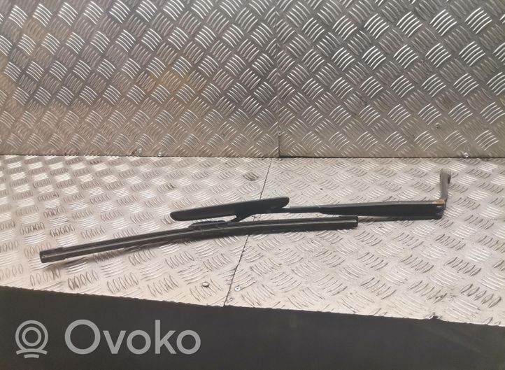 Hyundai Accent Front wiper blade arm 