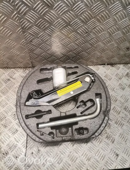 Audi A3 S3 8P Tool set 