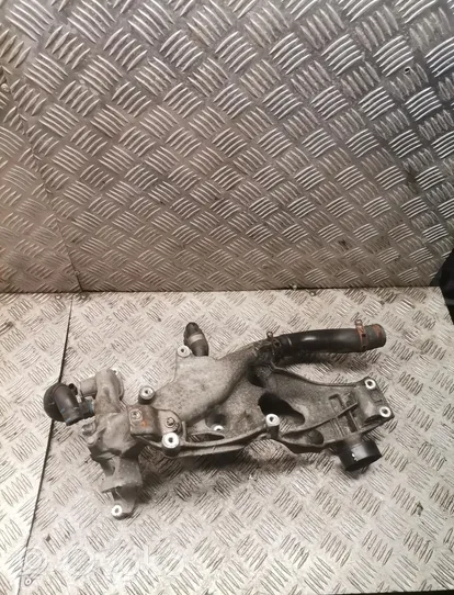 Mercedes-Benz CLA C117 X117 W117 Generator/alternator bracket 