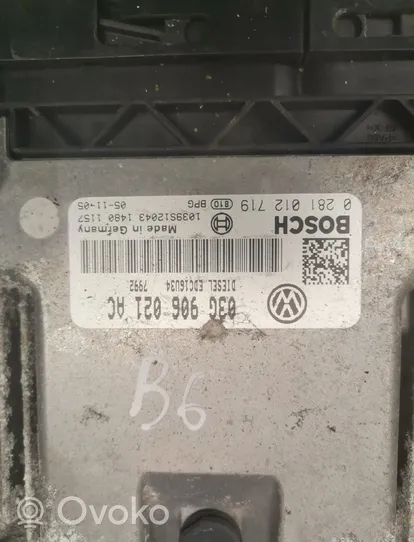 Volkswagen PASSAT B6 Sterownik / Moduł ECU 