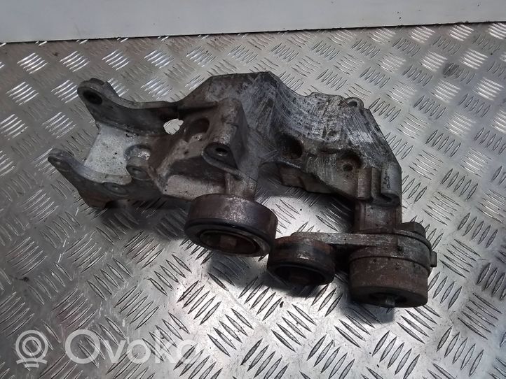 Hyundai Santa Fe Generator/alternator bracket 