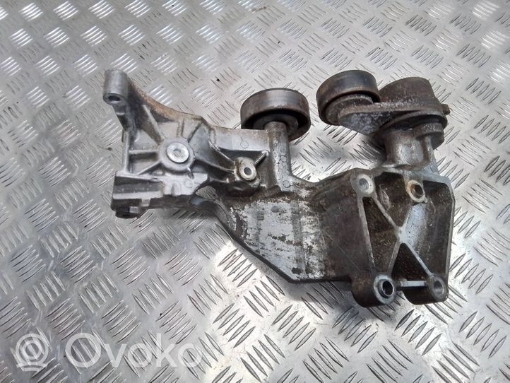 Hyundai Santa Fe Generator/alternator bracket 