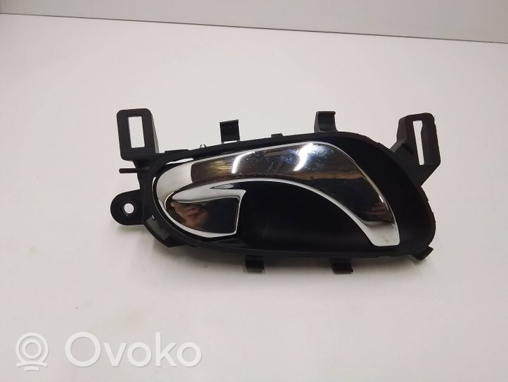 Nissan Qashqai Klamka wewnętrzna drzwi tylnych 806704EA0A