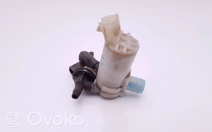 Honda CR-V Windscreen/windshield washer pump 