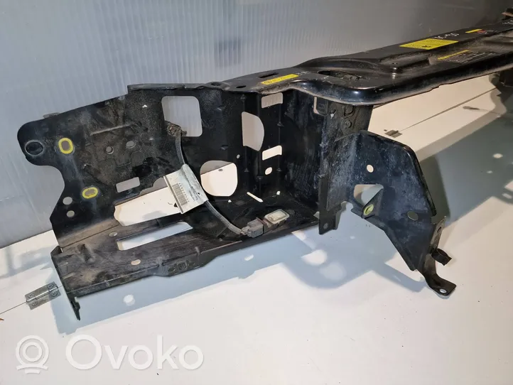 Volvo XC90 Radiatorių panelė (televizorius) 