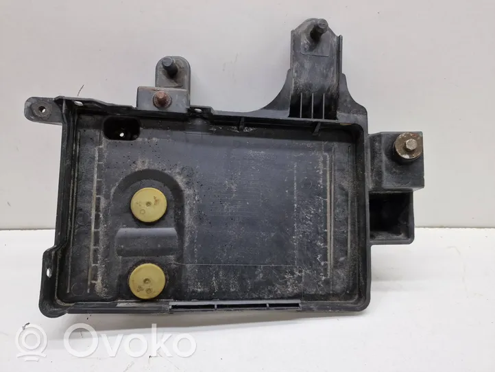 Mitsubishi Colt Boîte de batterie 8201A084