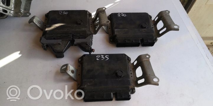 Toyota Yaris XP210 Moottorinohjausyksikön sarja ja lukkosarja 89661-0D310