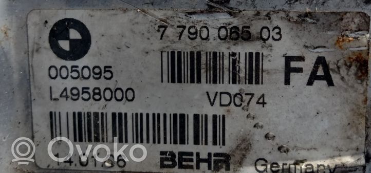 BMW X6 M EGR-venttiilin/lauhduttimen kiinnike 7790065