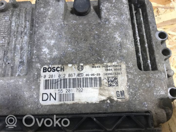 Opel Vectra C Variklio valdymo blokas 0281212867