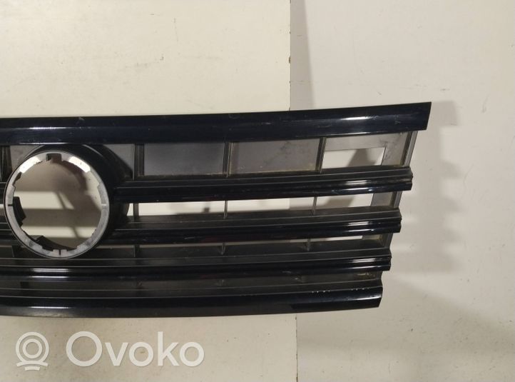 Volkswagen Touareg III Griglia superiore del radiatore paraurti anteriore 7G0853653B