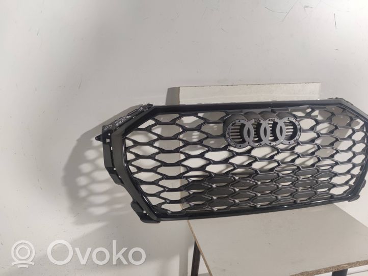 Audi Q3 F3 Grille calandre supérieure de pare-chocs avant 83F853651B