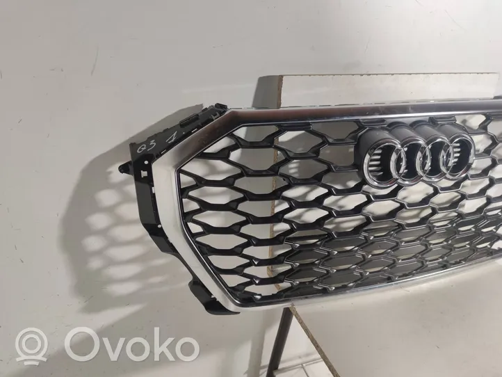 Audi Q3 F3 Grille calandre supérieure de pare-chocs avant 83F853651B