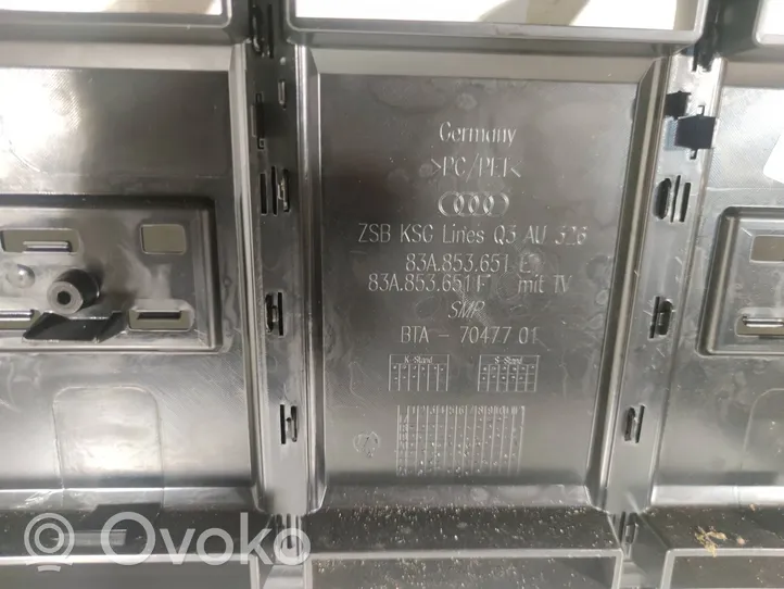 Audi Q3 F3 Grotelės viršutinės 83A853651F