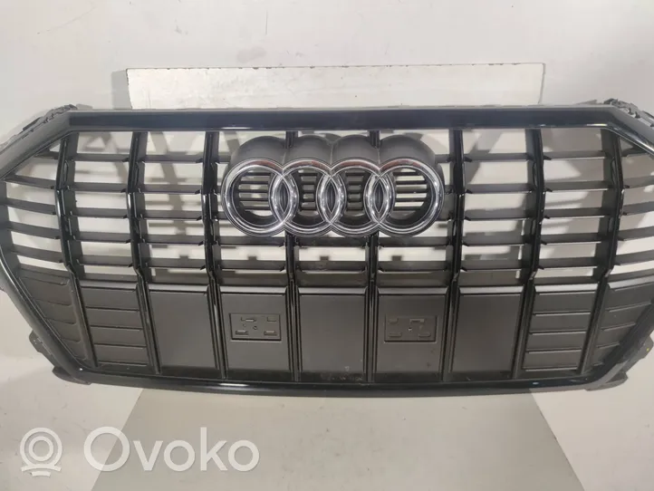 Audi Q3 F3 Etupuskurin ylempi jäähdytinsäleikkö 83A853651F