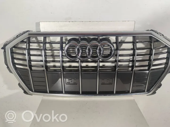 Audi Q3 F3 Grotelės viršutinės 83A853651E
