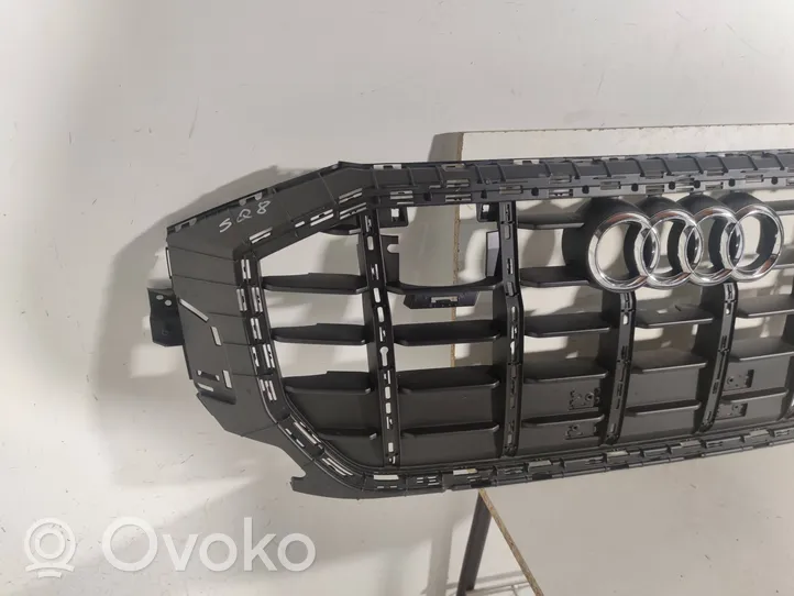 Audi Q8 Maskownica / Grill / Atrapa górna chłodnicy 4M8853651AT