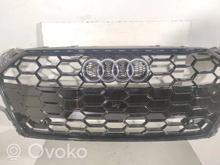 Audi A5 Maskownica / Grill / Atrapa górna chłodnicy 8W6853651BL