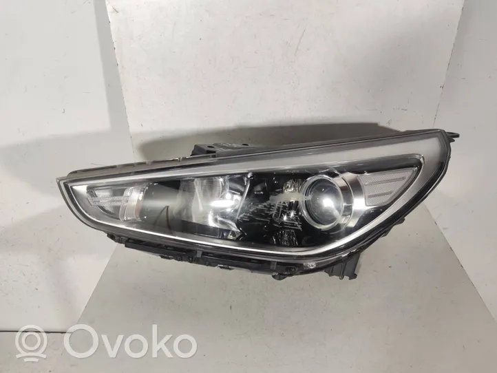 Hyundai i30 Lampa przednia 92101G4020