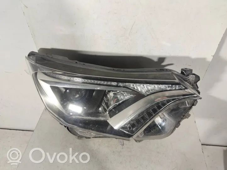 Toyota RAV 4 (XA40) Lampa przednia W3049