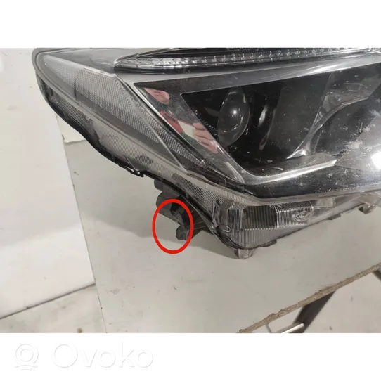 Toyota RAV 4 (XA40) Lampa przednia W3049