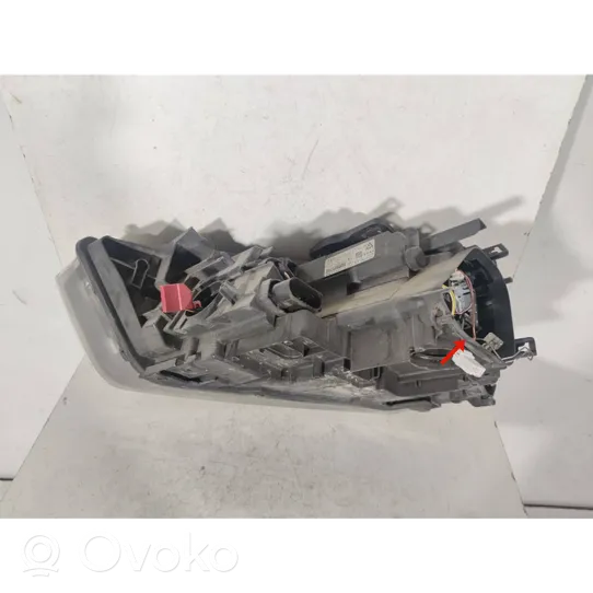 Audi Q3 8U Передняя фара 8U0941004H