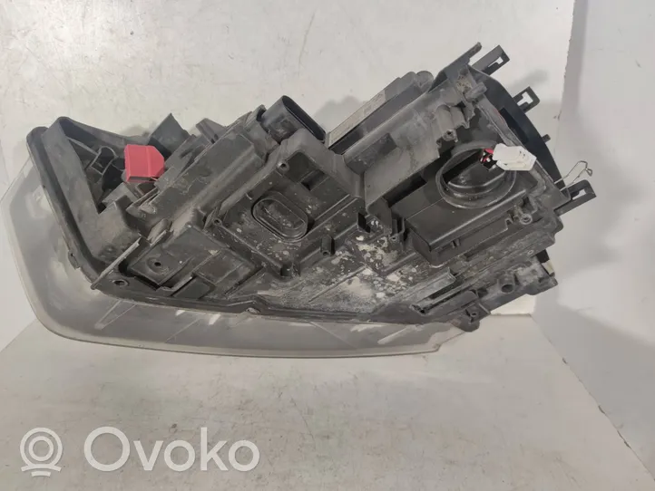 Audi Q3 8U Передняя фара 8U0941004H