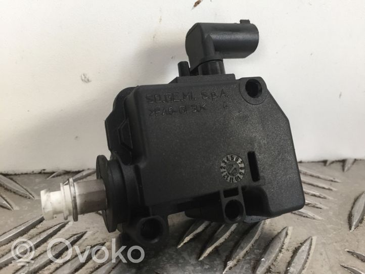 BMW 3 F30 F35 F31 Degalų bako dangtelio spynos varikliukas 7270792