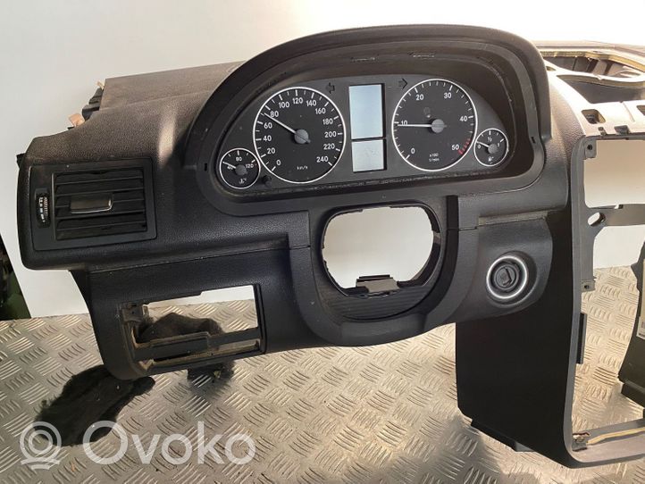 Mercedes-Benz A W169 Deska rozdzielcza A16968007