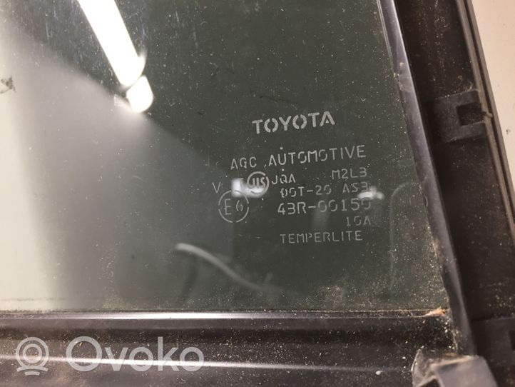 Toyota Land Cruiser (J120) Mažasis "A" galinių durų stiklas 6818960070