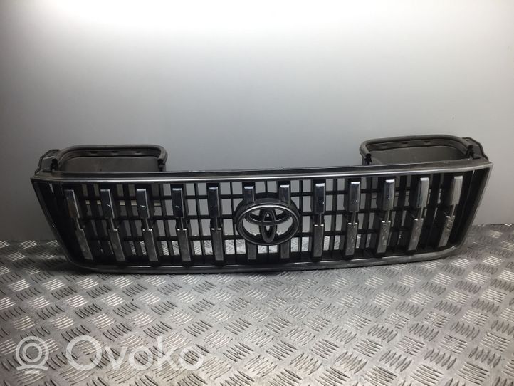 Toyota Land Cruiser (J100) Maskownica / Grill / Atrapa górna chłodnicy 5310060030