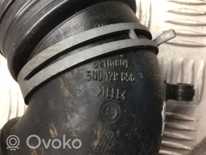 Volkswagen Tiguan Część rury dolotu powietrza 5N0129658