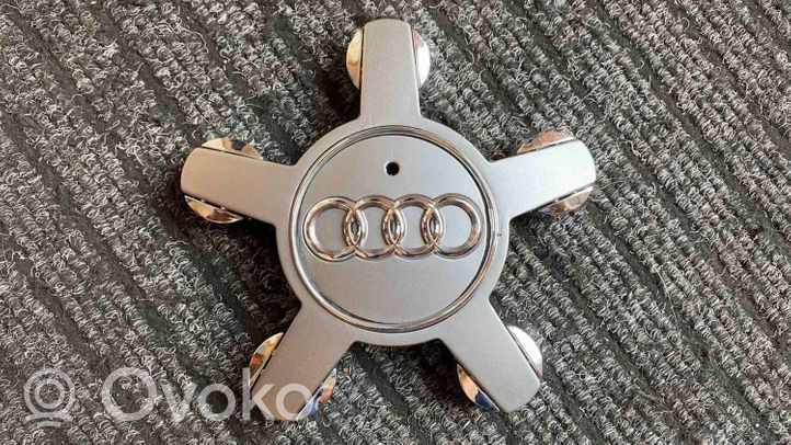 Audi A8 S8 D5 Dekielki / Kapsle oryginalne 4F0601165N