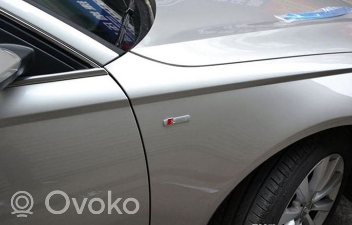 Audi A7 S7 4K8 Litery / Emblematy na błotnik przedni 8N0853601A