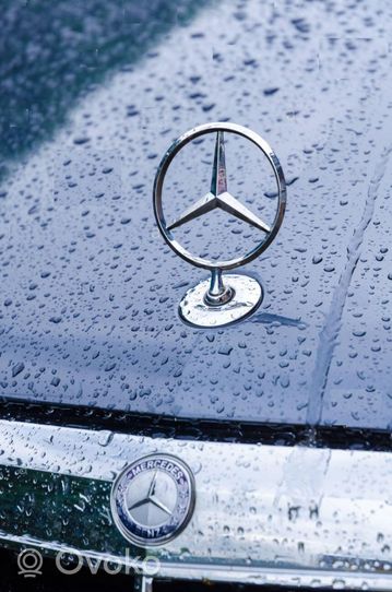 Mercedes-Benz C W203 Logo, emblème, badge A2218800086