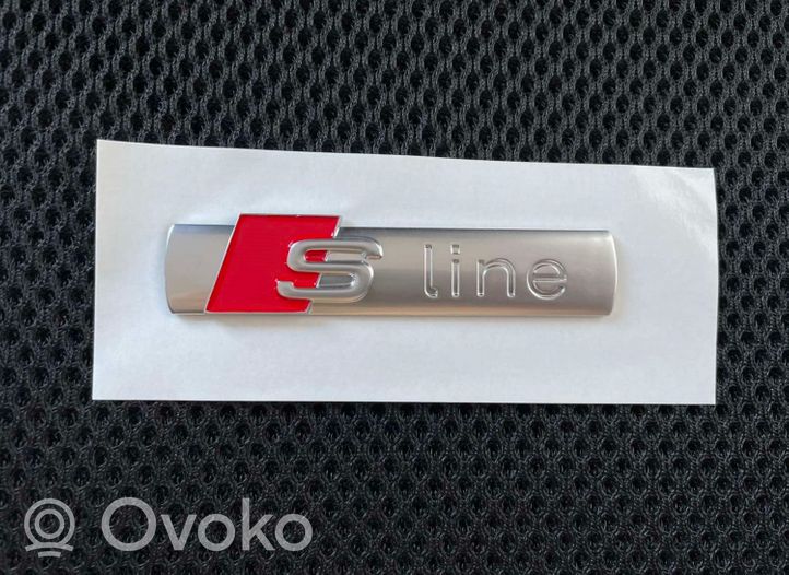 Audi TT Mk1 Manufacturer badge logo/emblem 8N0853601A