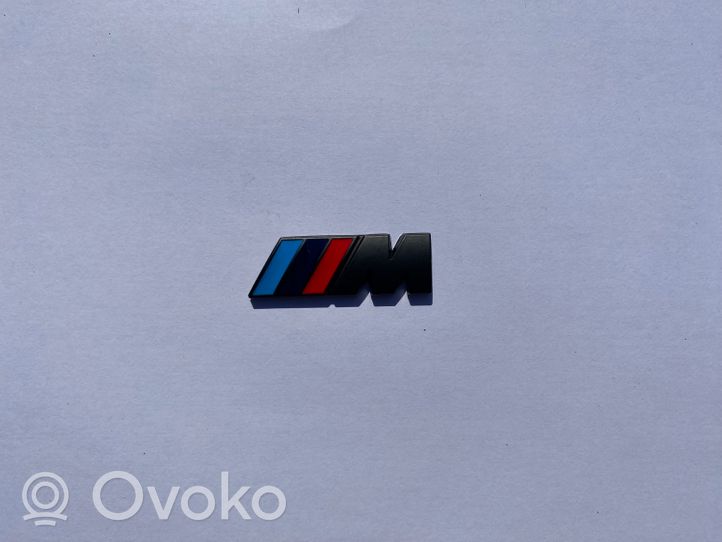 BMW 8 G15 Logo parafango 
