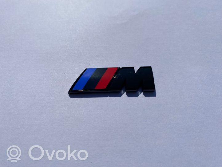 BMW 8 G15 Logo parafango 