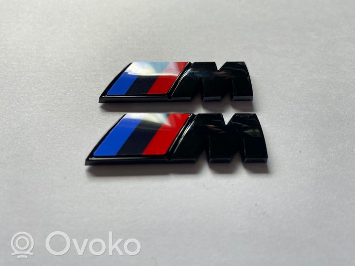 BMW 8 G15 Litery / Emblematy na błotnik przedni 