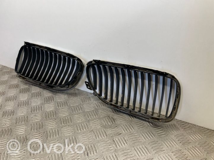 BMW 3 E92 E93 Grotelės viršutinės 7254967