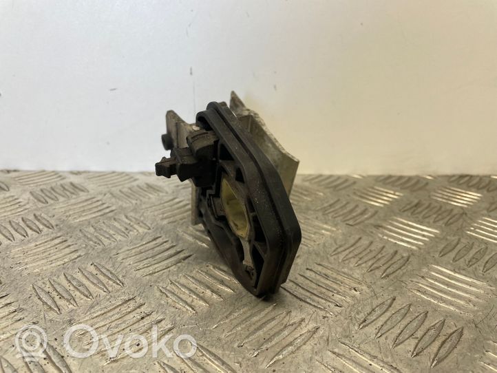 BMW 4 F32 F33 Jäähdyttimen kehyksen suojapaneelin kiinnike 8620732