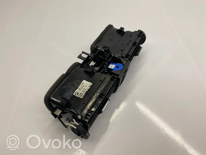 BMW 4 F32 F33 Dysze / Kratki środkowego nawiewu deski rozdzielczej 9218552