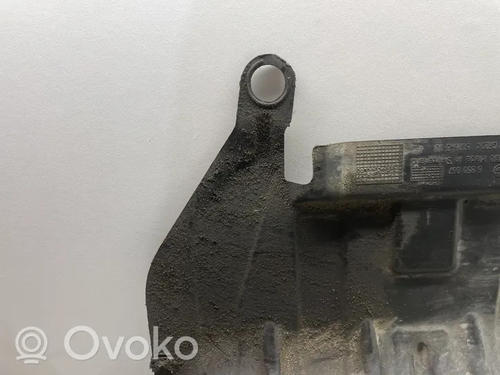 BMW 4 F32 F33 Variklio dugno apsauga 6850067