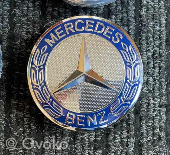 Mercedes-Benz C W205 Tapacubos original de rueda A1714000025