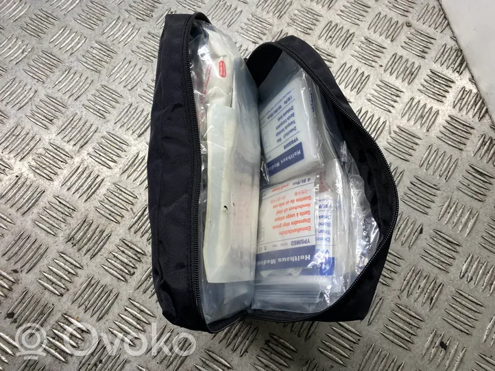 BMW 3 E90 E91 First aid kit 7261178