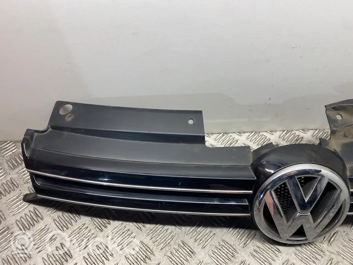 Volkswagen Golf VI Griglia superiore del radiatore paraurti anteriore 5K0853653